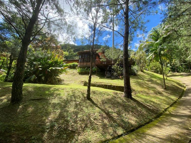 Lumiar Colonial Chalet: Riverside Retreat with Private Deck Exterior photo